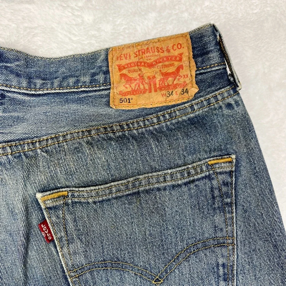 Levi's 501 Jeans Mens Blue Denim Distressed Mid Rise Straight Button Fly 32X32.5